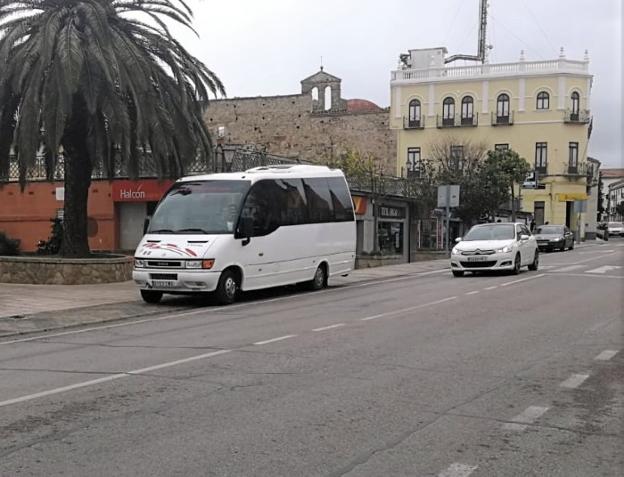 El autobús urbano en una de las paradas 
