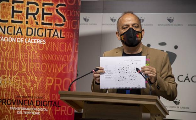 Santos Jorna, diputado de Innovación, presenta los nuevos polígonos. 