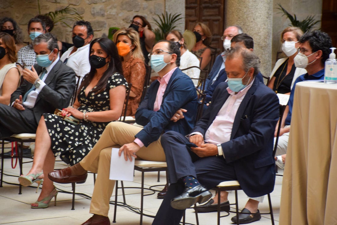 Galardonados, integrantes del jurado y el presidente de Asemtru 