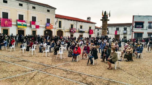 Reunión convocada por la plataforma para explicar lo que supondrán estos parques eólicos para la zona. 