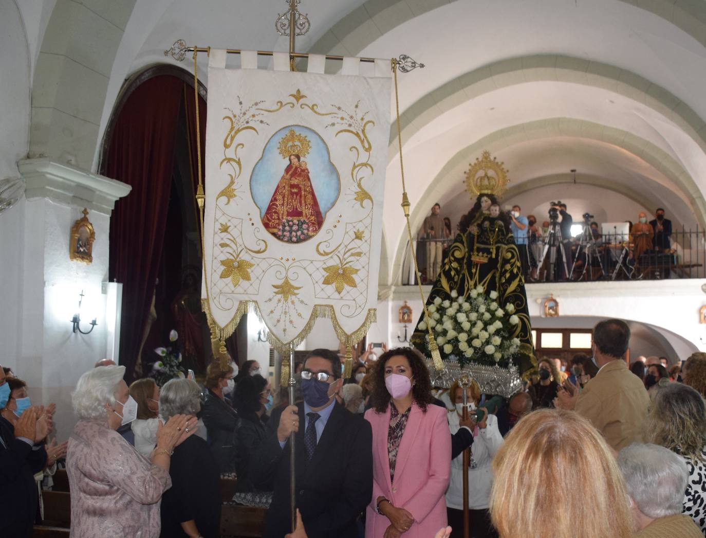 La imagen de la Virgen a su entrada en la iglesia, hace una semana 