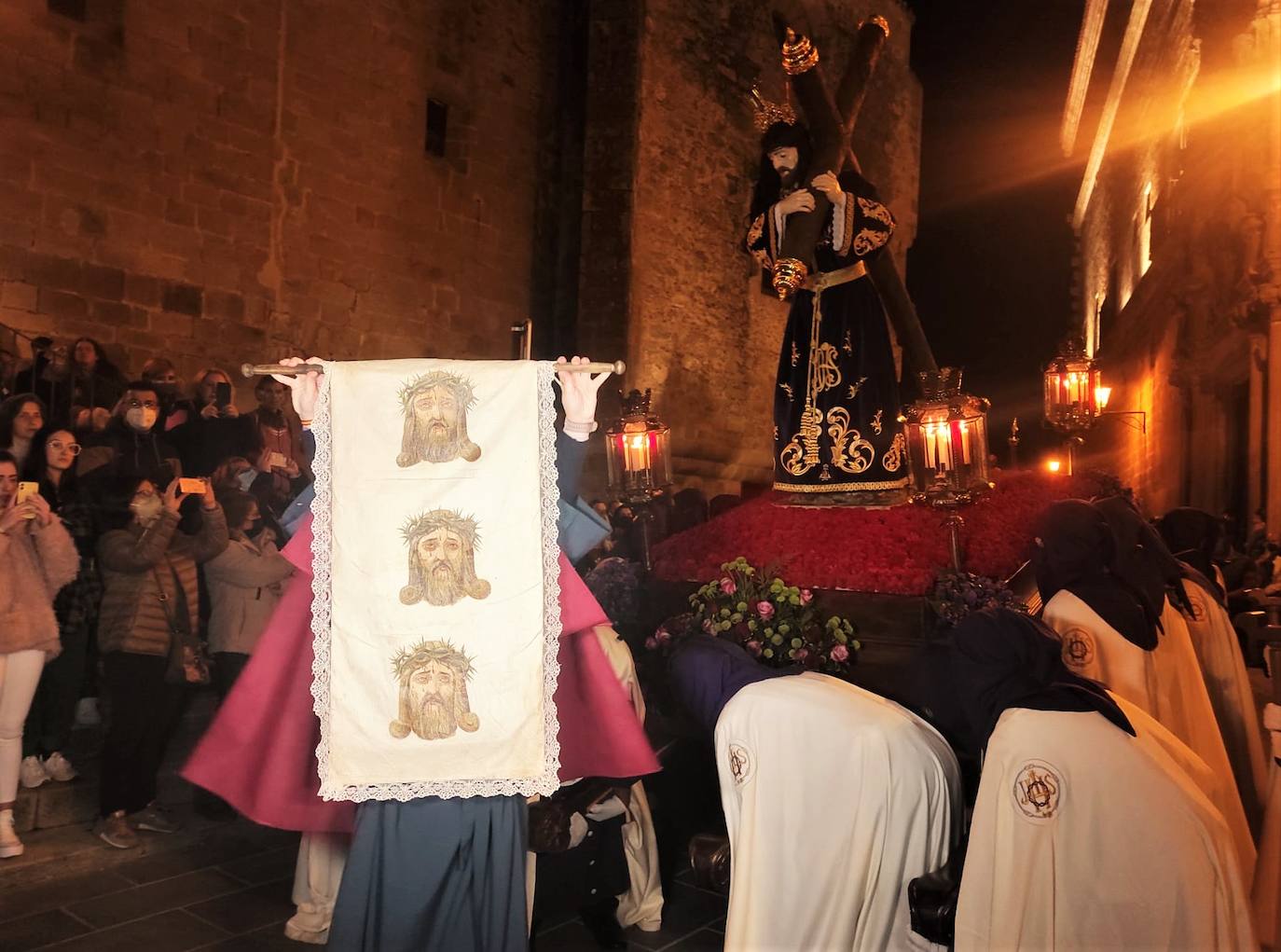 La Verónica, junto al Nazareno. 