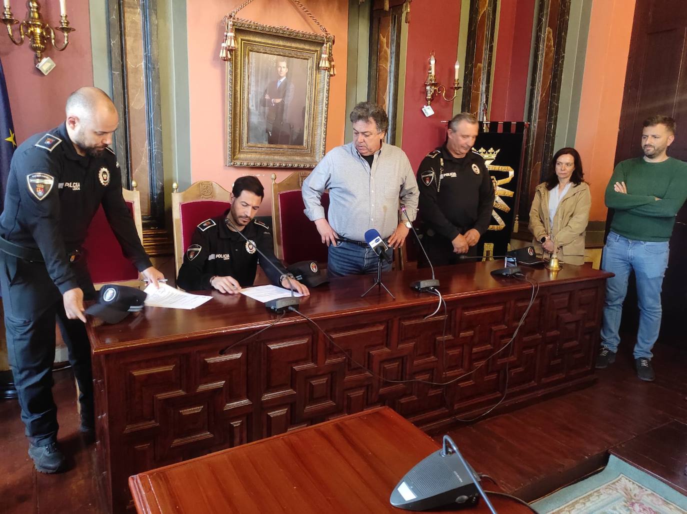 Toma de posesión de los dos nuevos agentes 