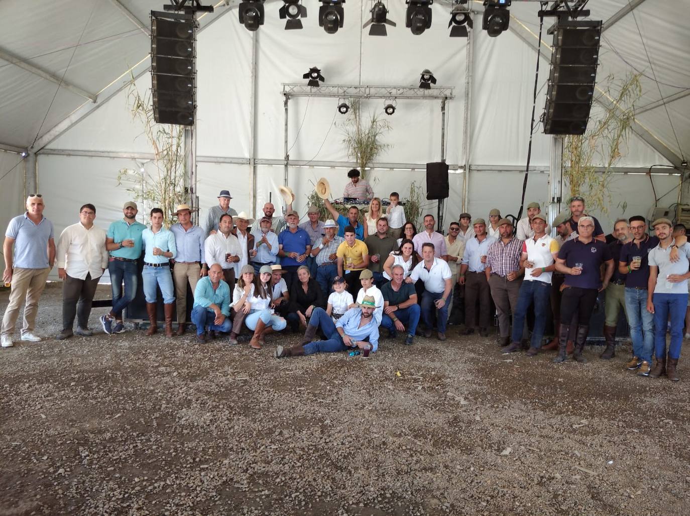 Participantes en el encuentro de caballos 