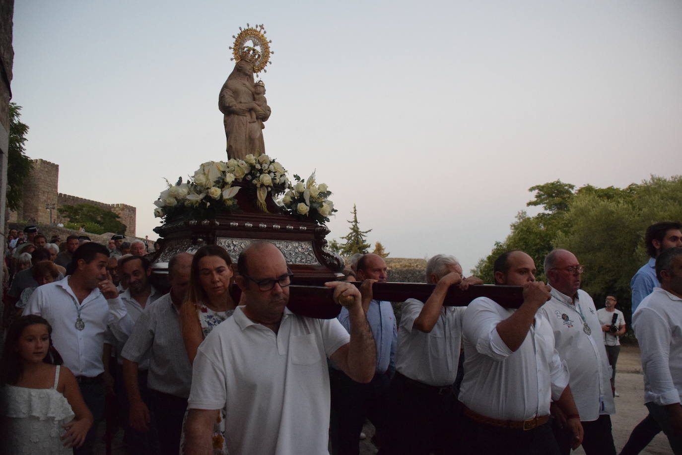 Fotos: Bajada, en procesión, de la Virgen a San Martín
