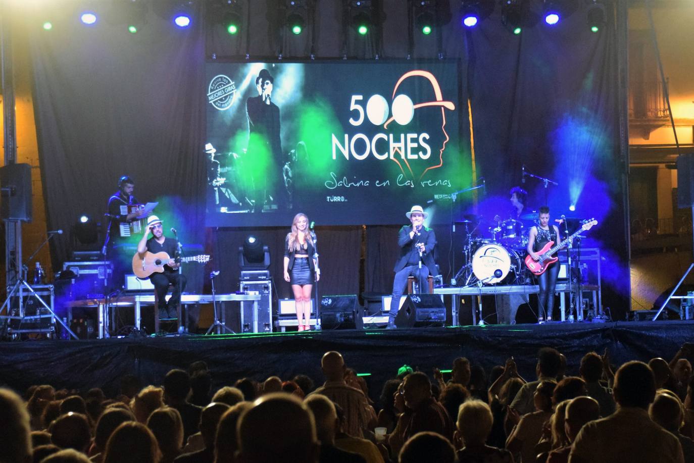 '500 noches' hace vibrar a la plaza Mayor, con numeroso público