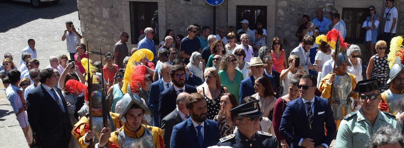 Fotos: Subida, en procesión de la Patrona