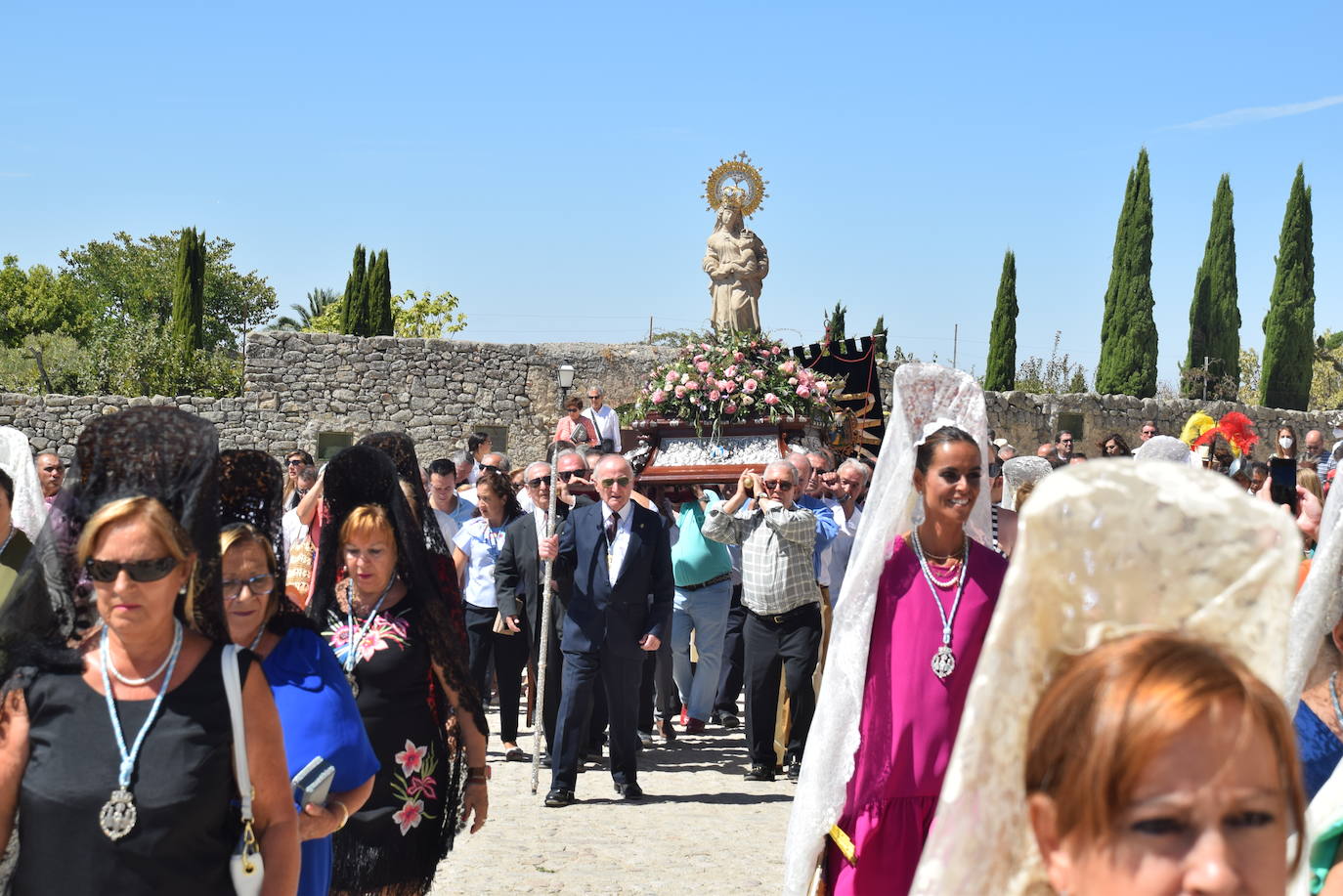 Fotos: Subida, en procesión de la Patrona