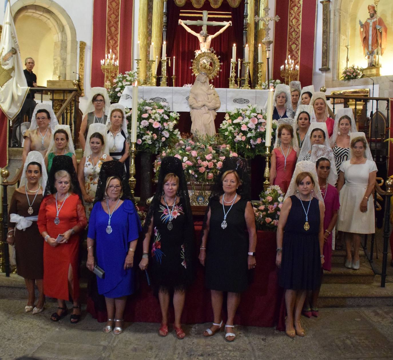 Fotos: Subida, en procesión de la Patrona