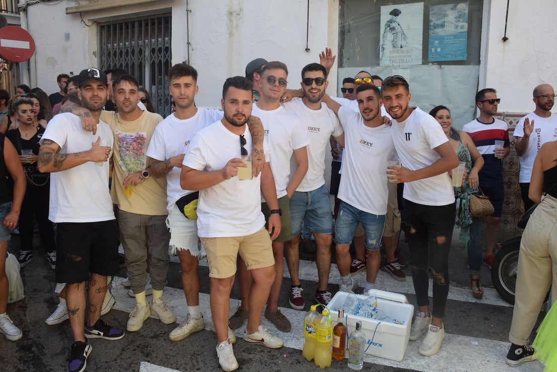 Fotos: Gran ambiente en la jornada de la capea de las mujeres