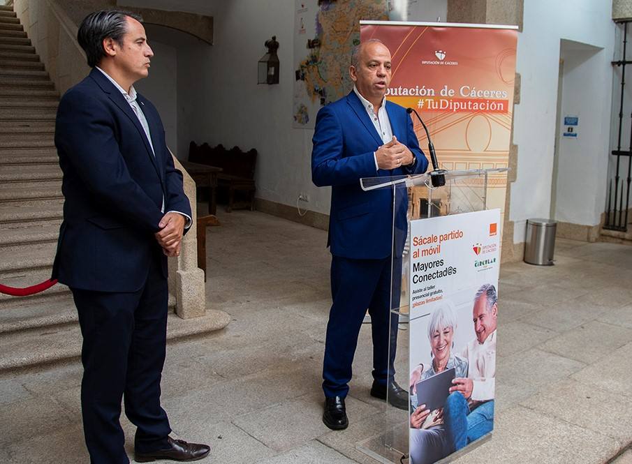 El programa 'Mayores Conectad@s' llevará a cabo un taller gratuito sobre tecnología