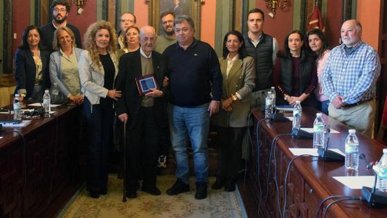 Homenaje a Andrés Fernández, a sus 102 años, por su labor en el Mercado Regional