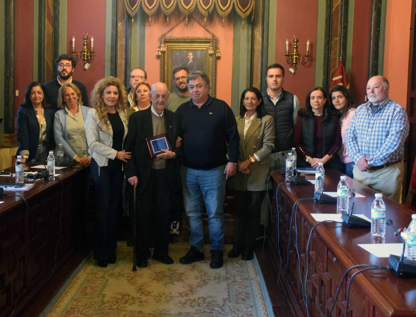 Homenaje a Andrés Fernández, a sus 102 años, por su labor en el Mercado Regional