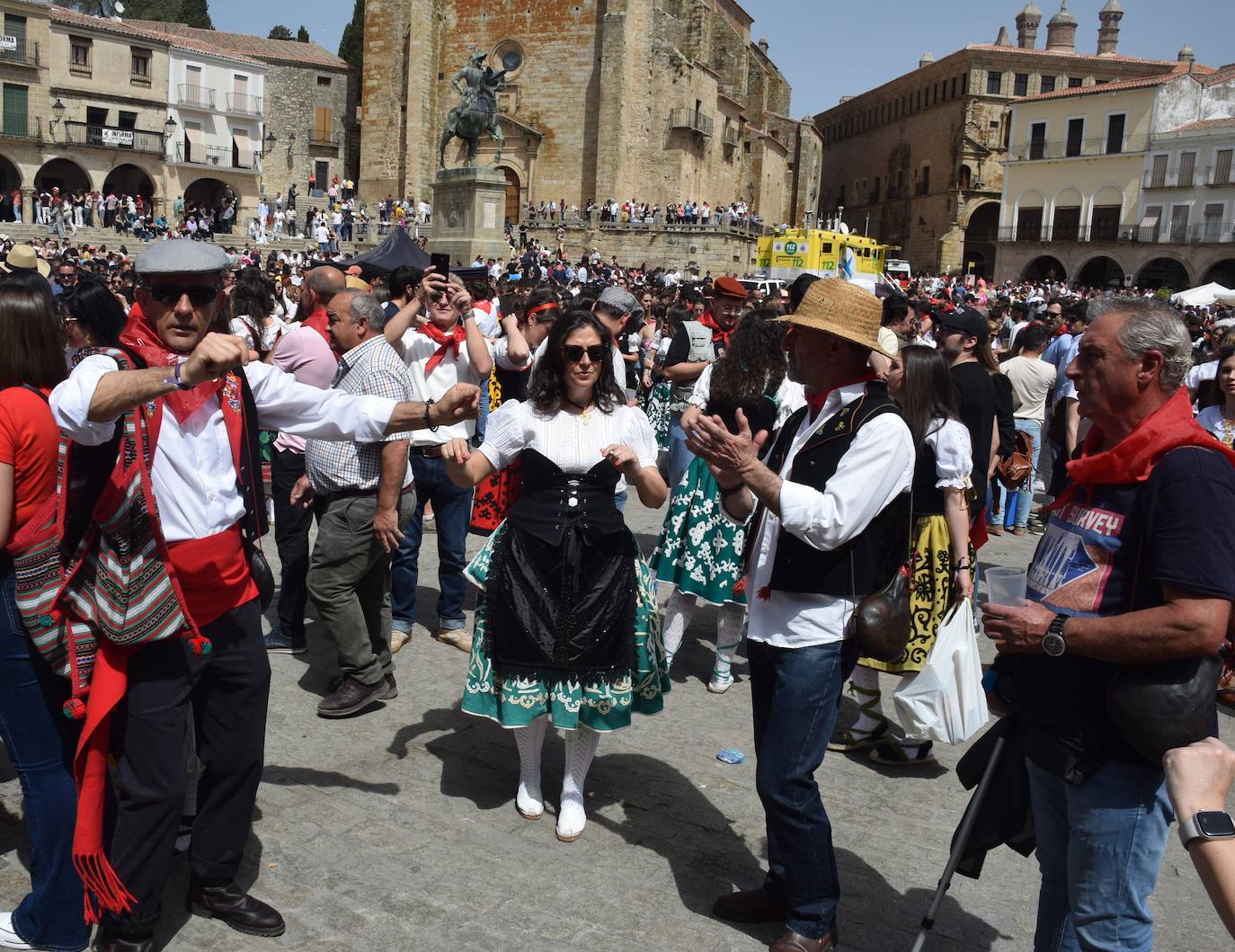 Un multitudinario y caluroso Chíviri