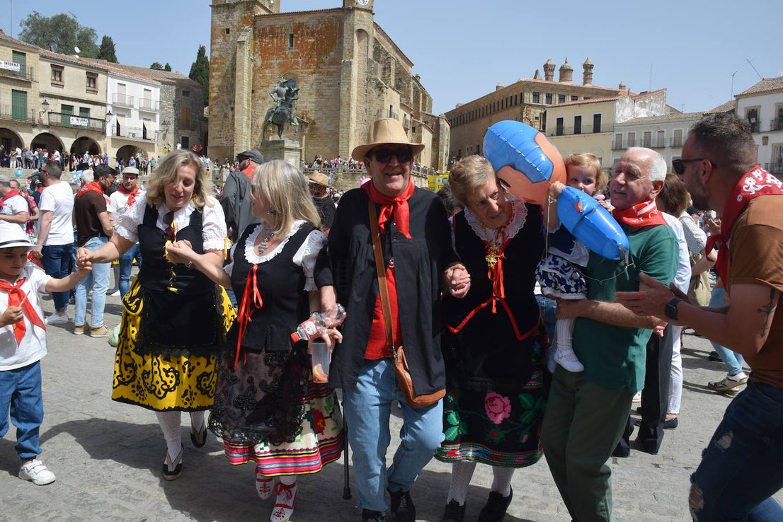 Un multitudinario y caluroso Chíviri