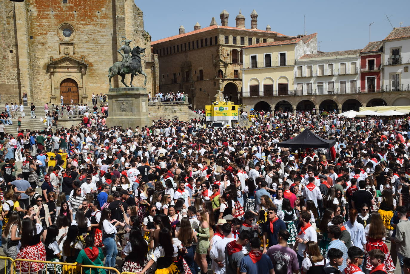 Un multitudinario y caluroso Chíviri