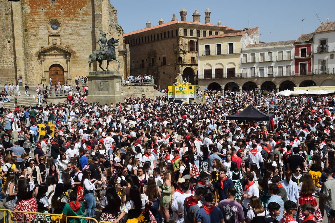 Un multitudinario y caluroso Chíviri