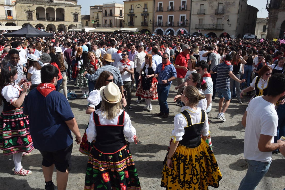Un multitudinario y caluroso Chíviri
