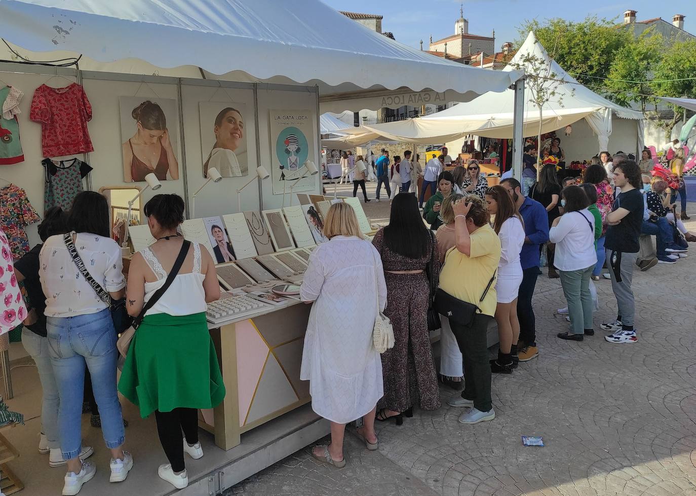La feria de artesanía vuelve junto al certamen quesero