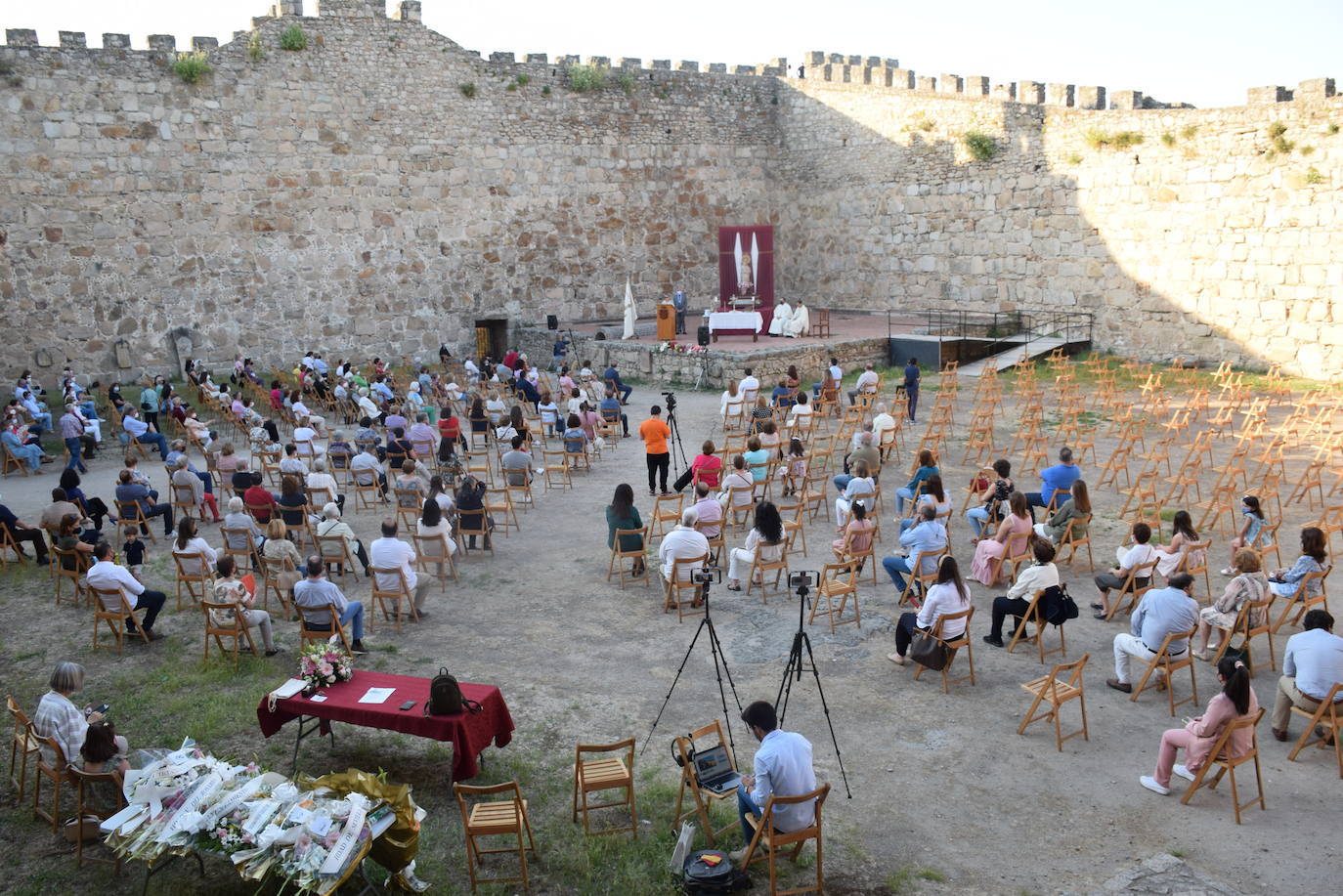 La ofrenda floral a la Patrona se traslada del castillo a la iglesia de San Martín