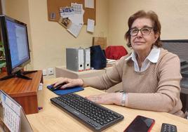 María Isabel Pablos, en la oficina de Cáritas