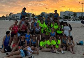 Jugadoras y juegadores de Miajadas y Trujillo en Barbate.