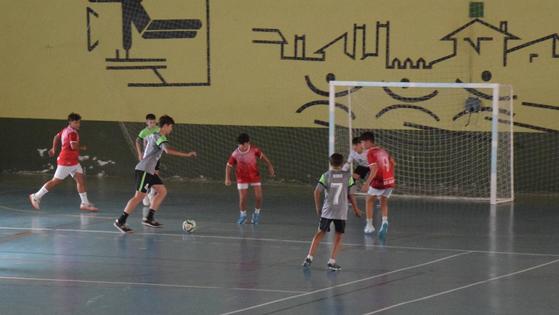300 menores, en el torneo de fútbol sala base