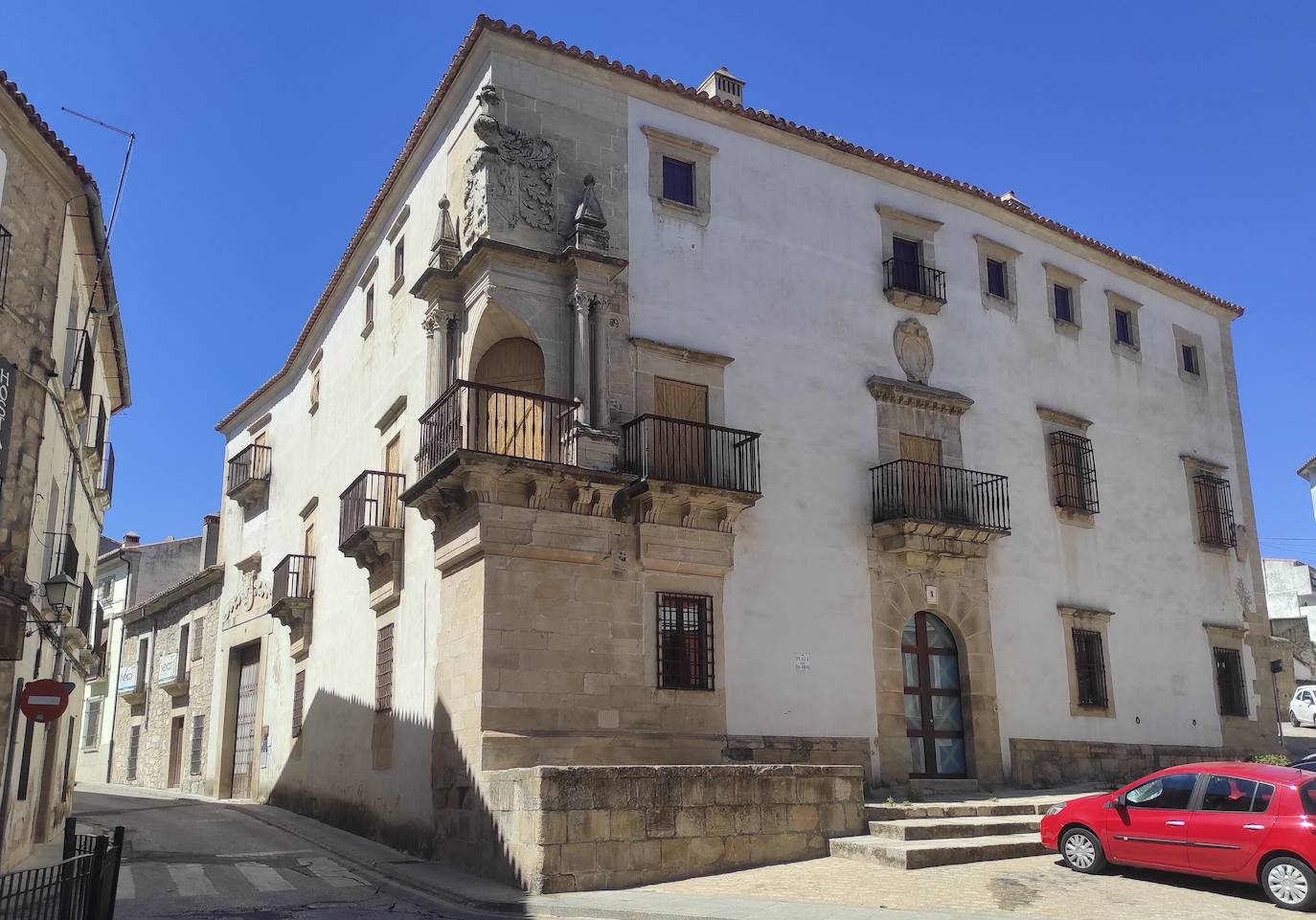 El Barrantes Cervantes aprovecha el verano para acometer nuevas mejoras