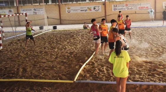47 equipos participan en el III Torneo de balonmano playa Ciudad de Trujillo