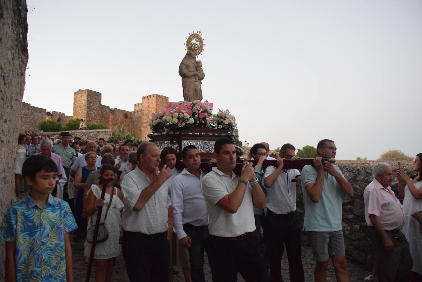 La bajada de la Patrona, bajo un intenso calor