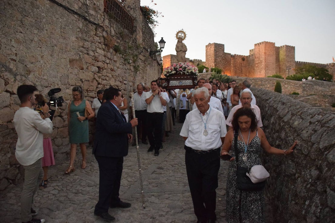 La bajada de la Patrona, bajo un intenso calor