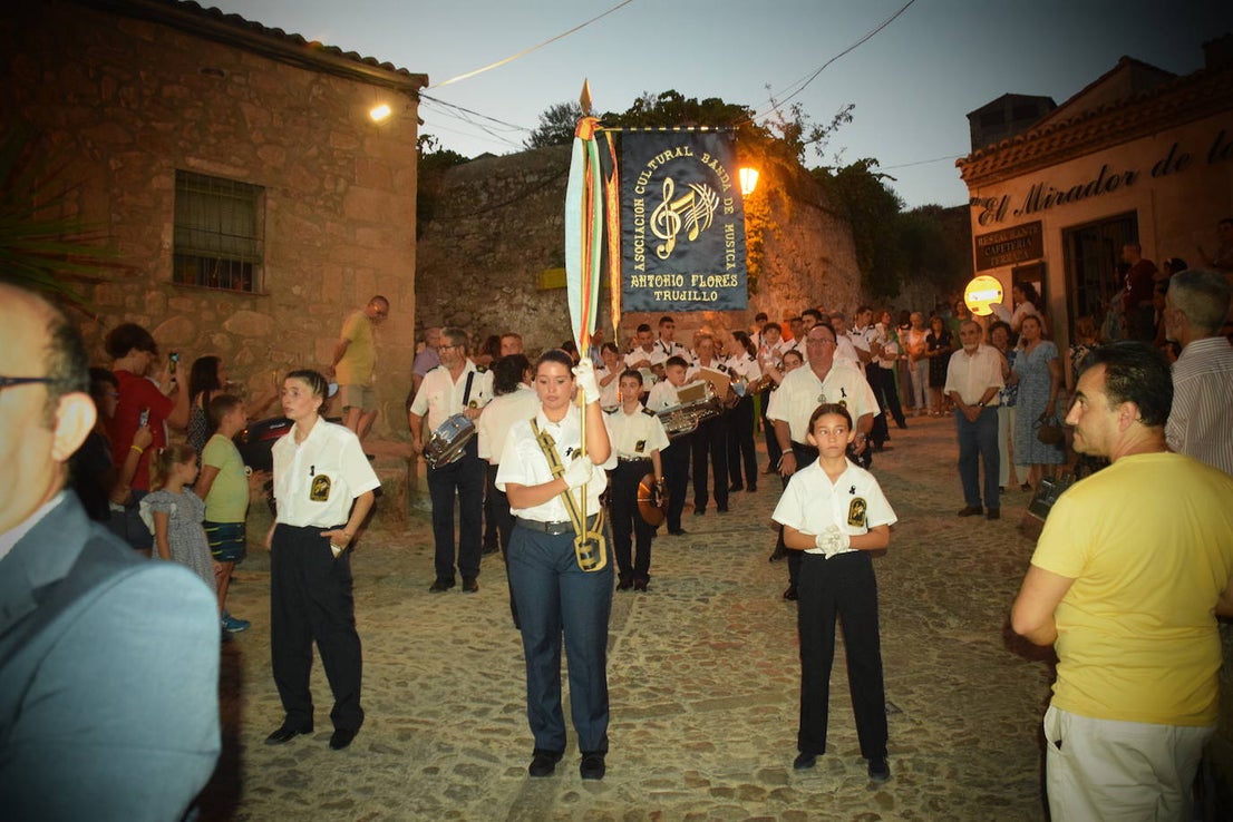 La bajada de la Patrona, bajo un intenso calor