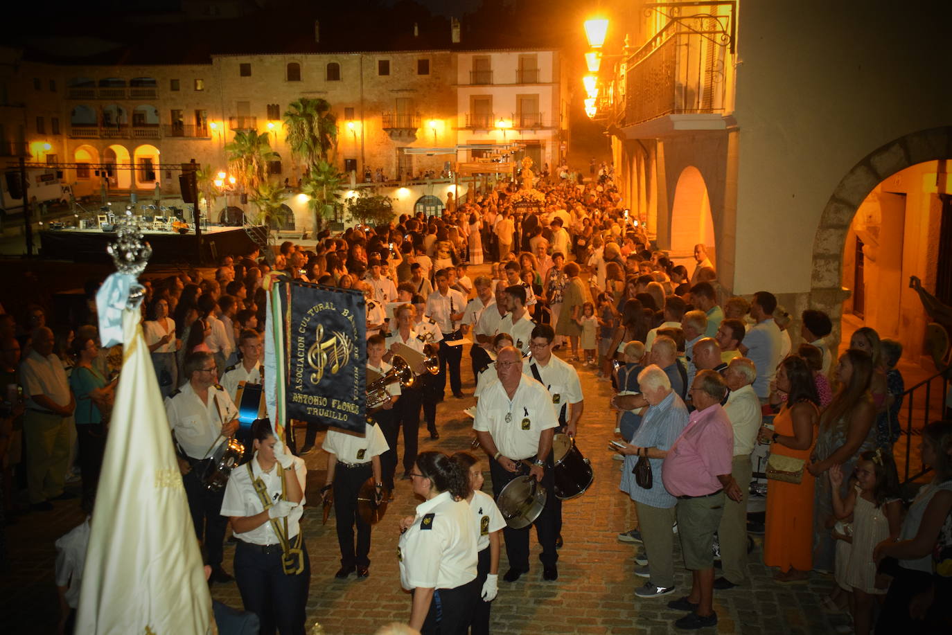 La bajada de la Patrona, bajo un intenso calor