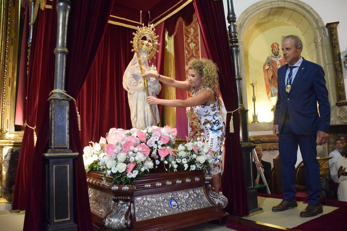 La bajada de la Patrona, bajo un intenso calor