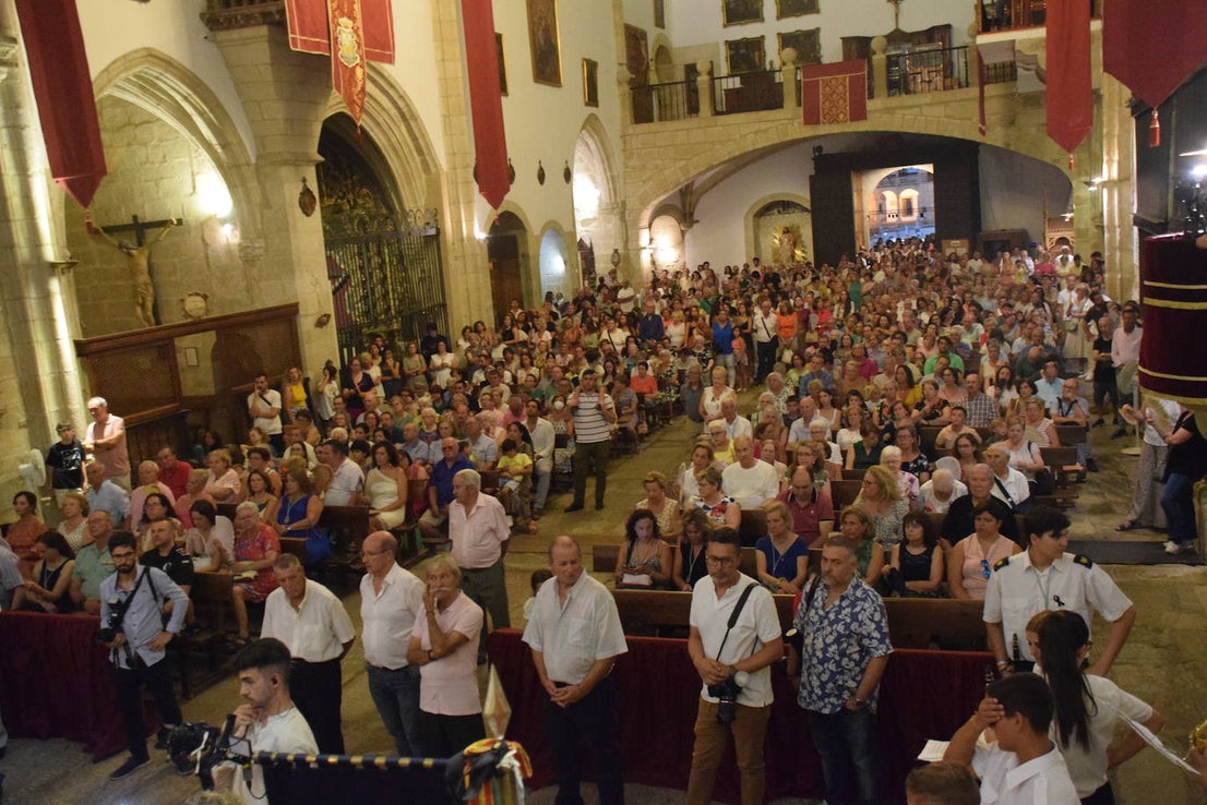 La bajada de la Patrona, bajo un intenso calor