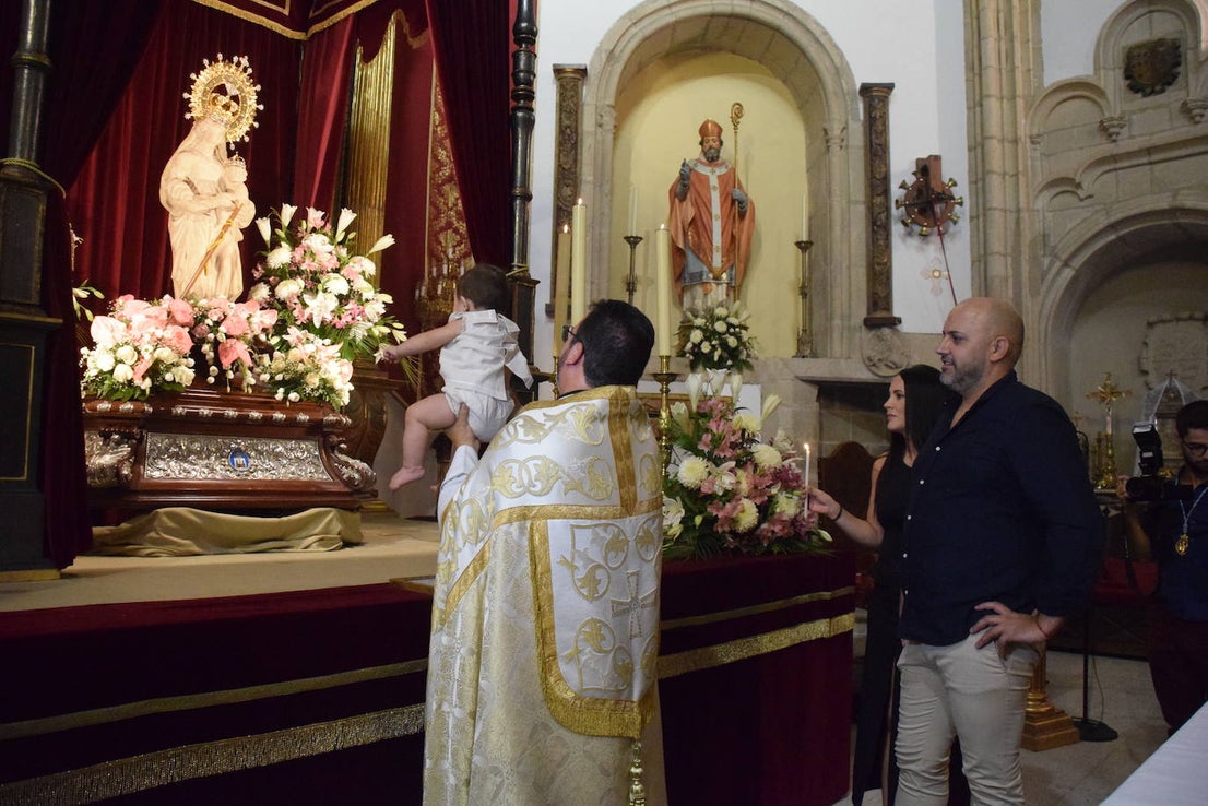 Presentación de los bebés a la Virgen