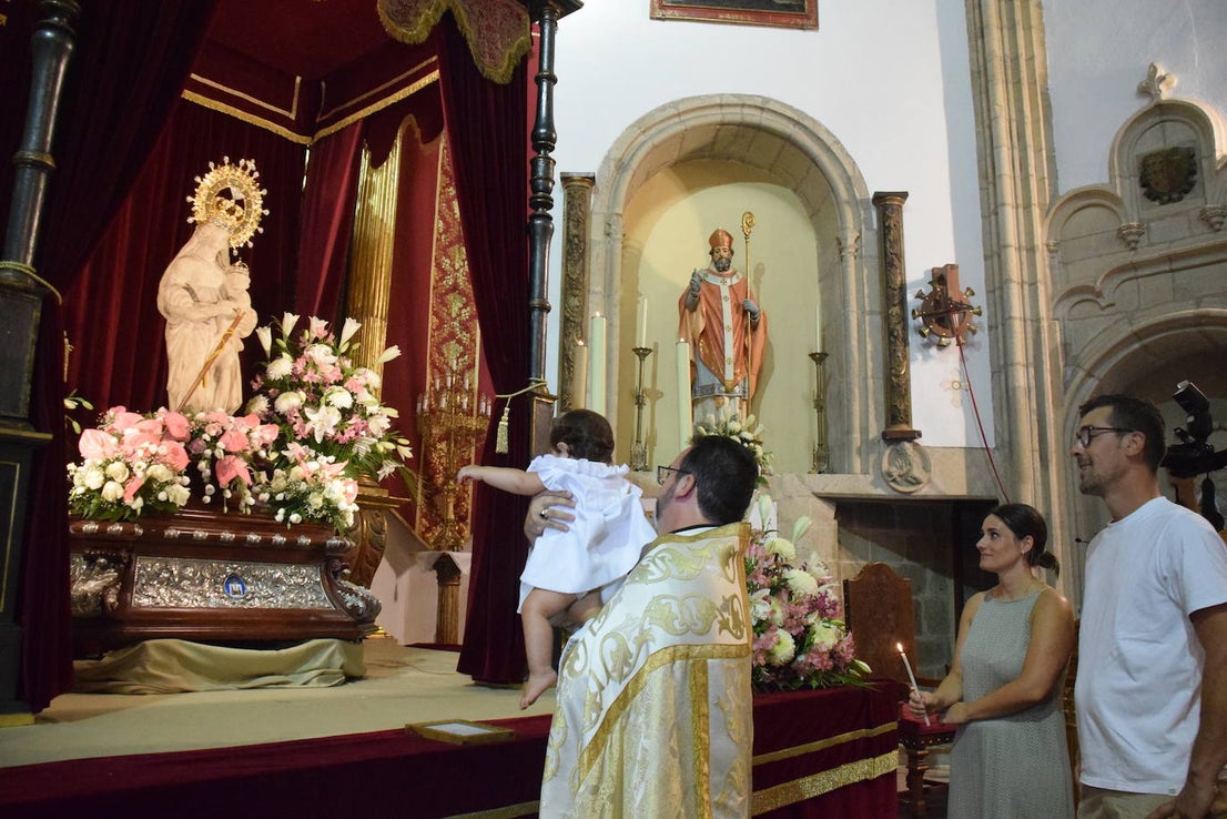 Presentación de los bebés a la Virgen