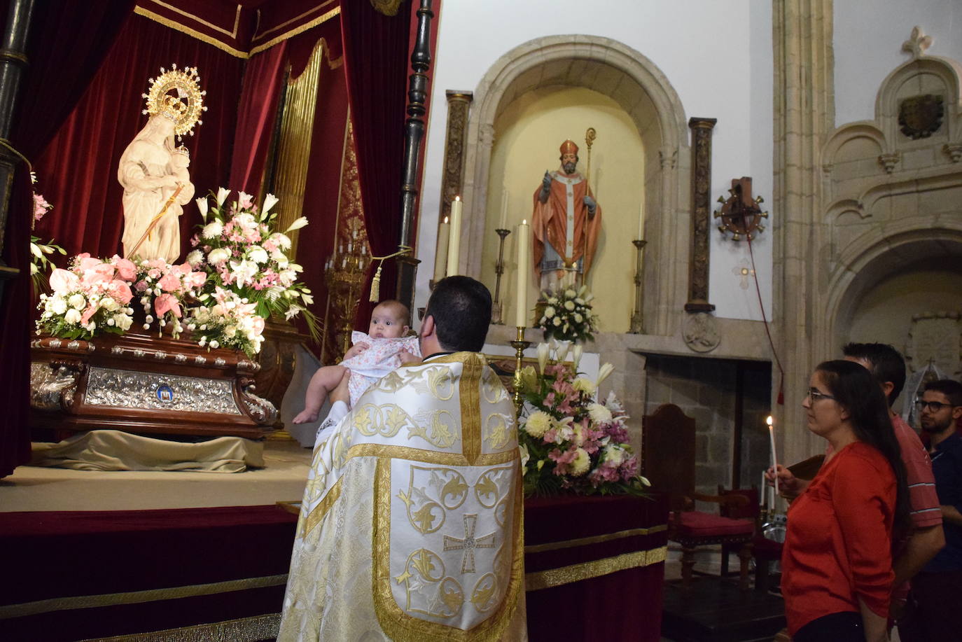Presentación de los bebés a la Virgen