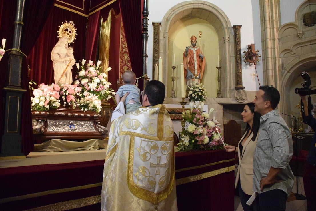 Presentación de los bebés a la Virgen