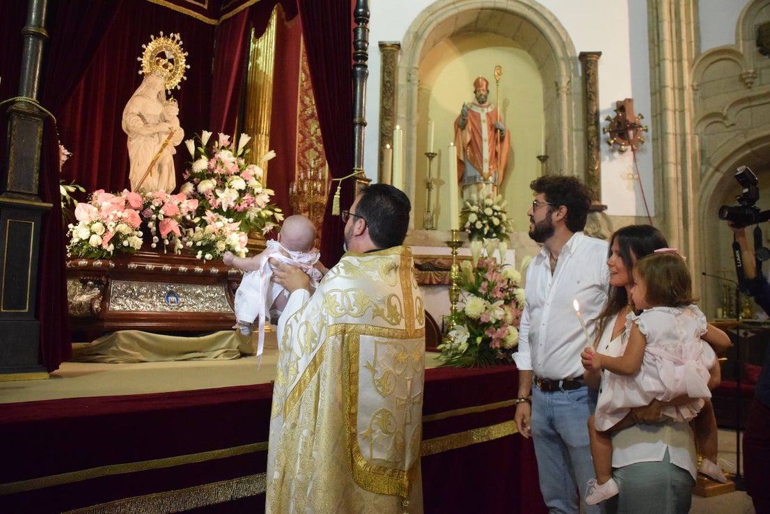 Presentación de los bebés a la Virgen