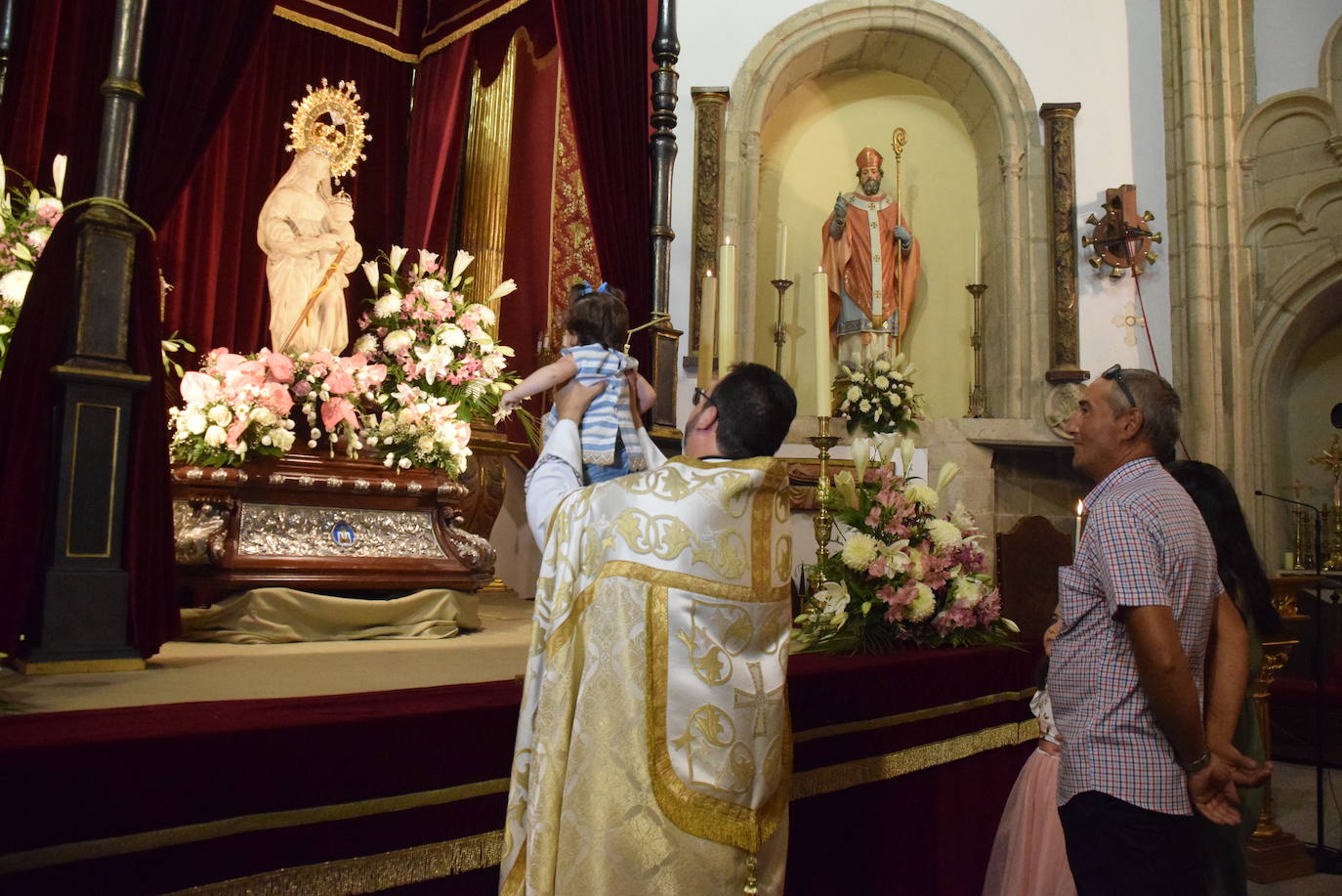 Presentación de los bebés a la Virgen