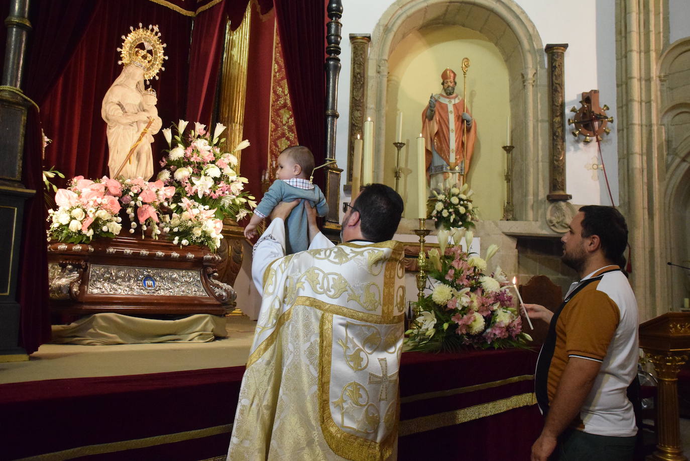 Presentación de los bebés a la Virgen