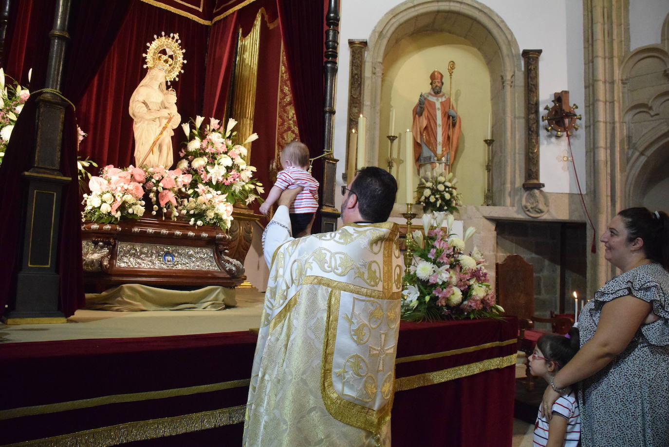 Presentación de los bebés a la Virgen