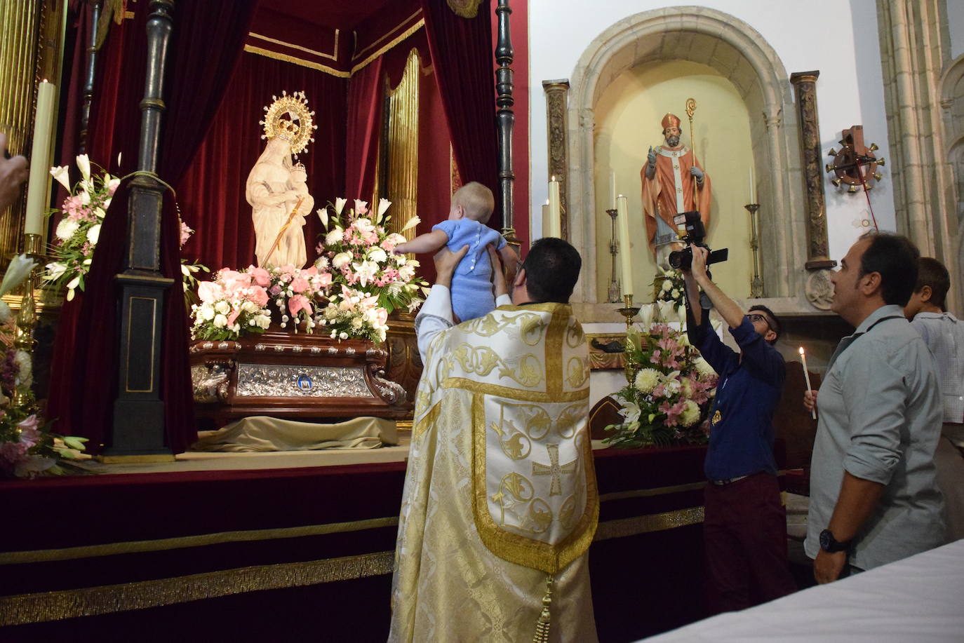 Presentación de los bebés a la Virgen