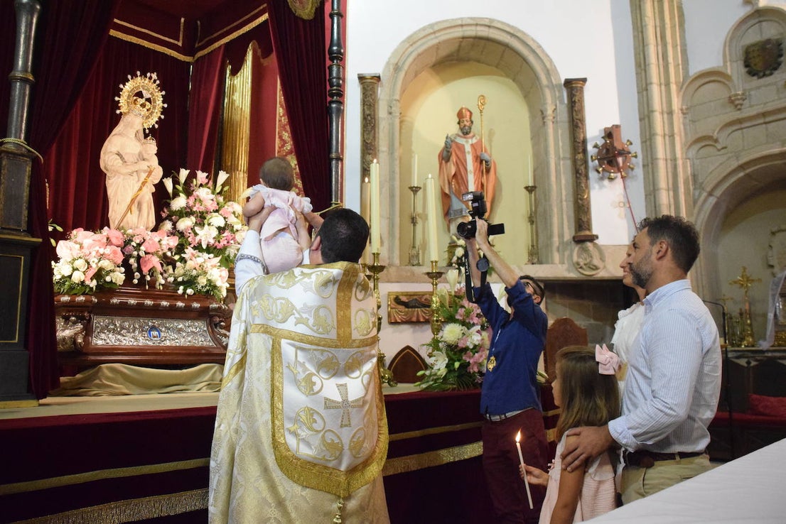 Presentación de los bebés a la Virgen