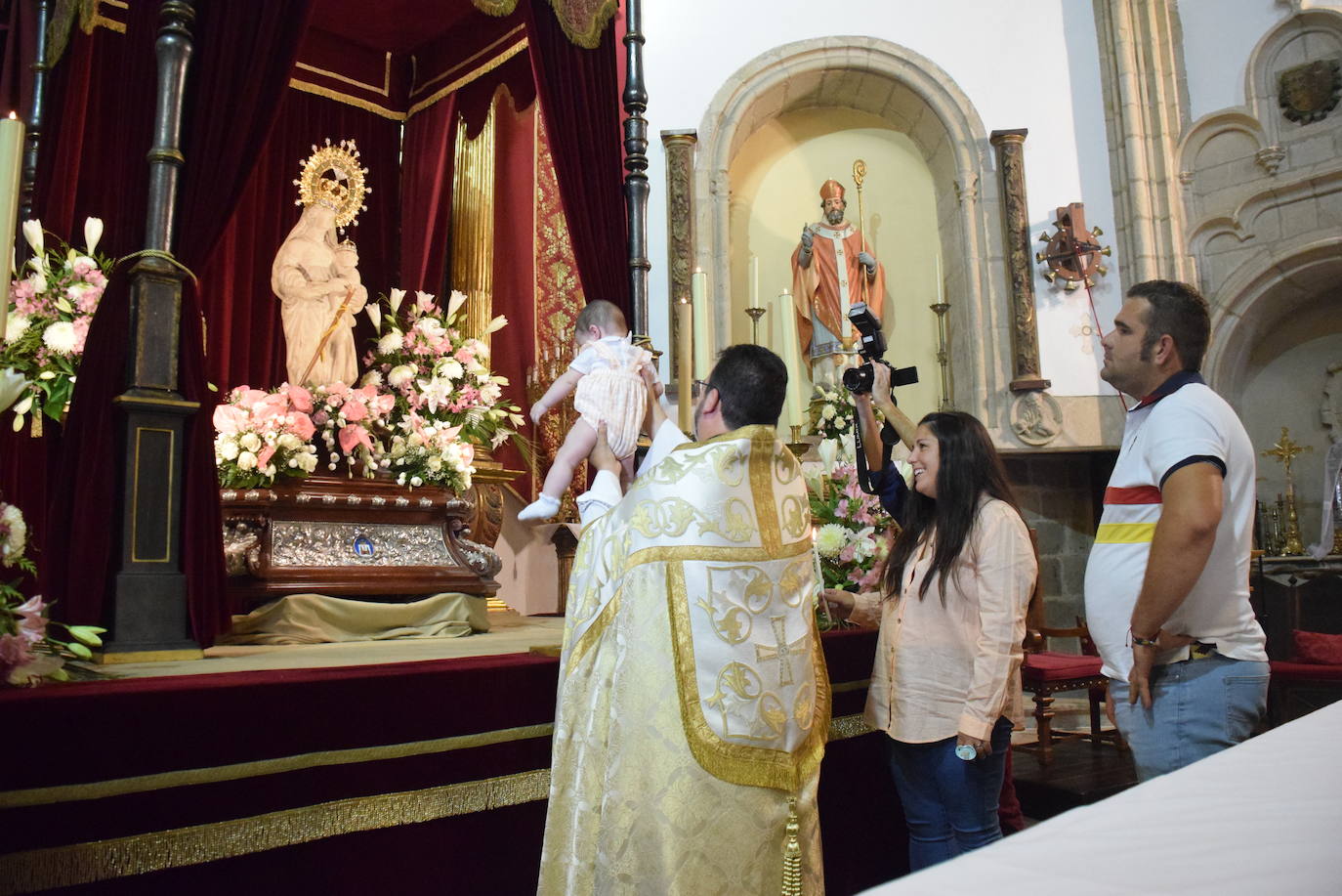 Presentación de los bebés a la Virgen
