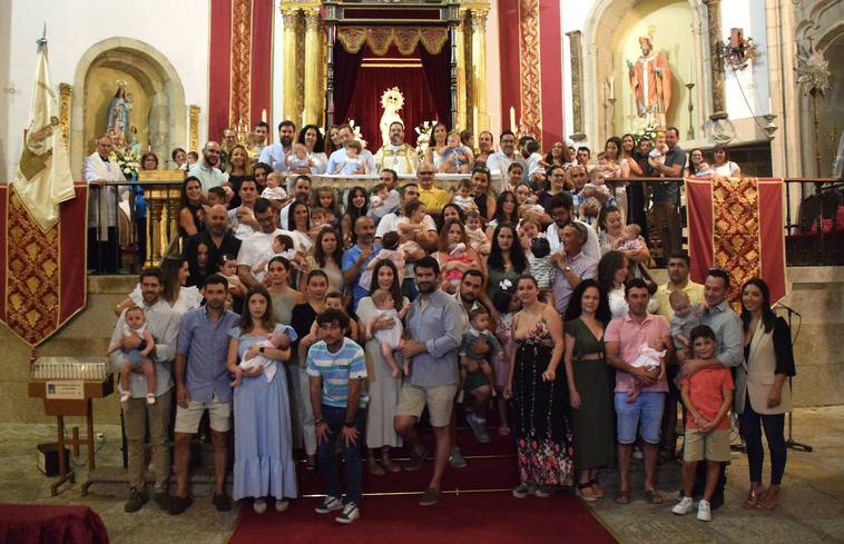 La Patrona recibe a los recién nacidos, en un actos especial