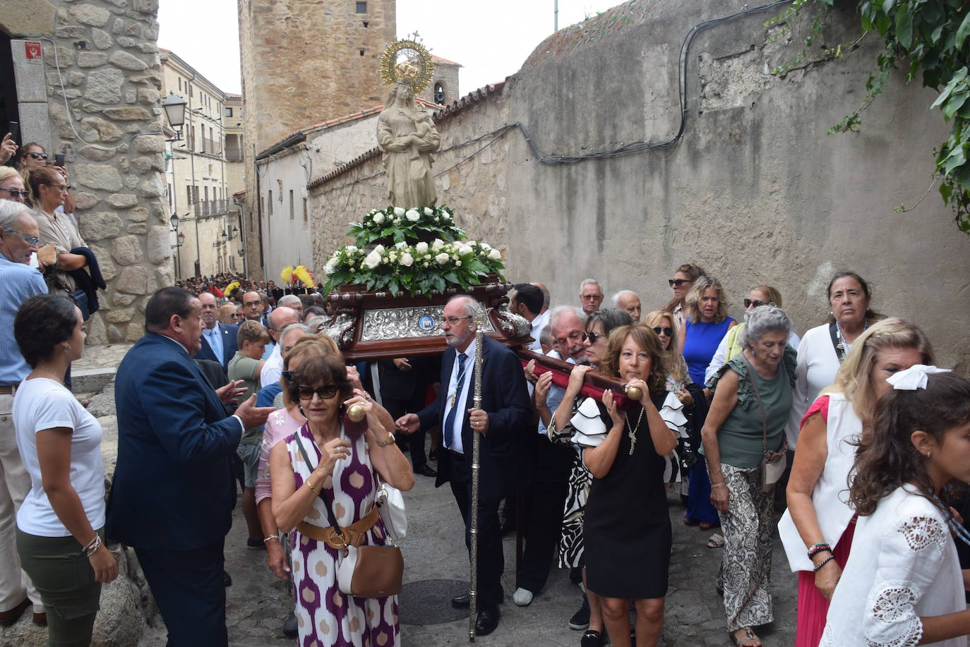 Subida, en procesión, de la Patrona al castillo