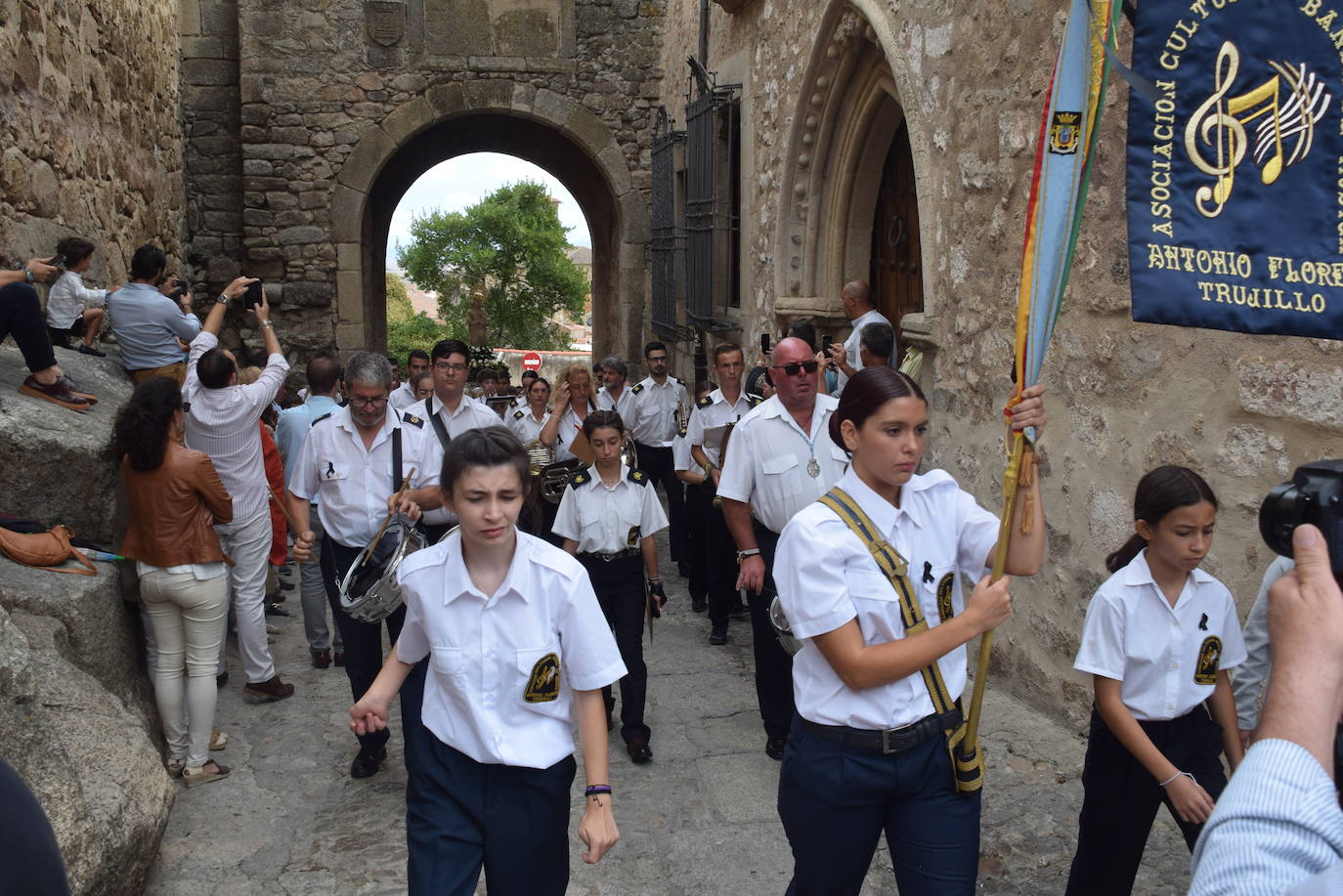 Subida, en procesión, de la Patrona al castillo