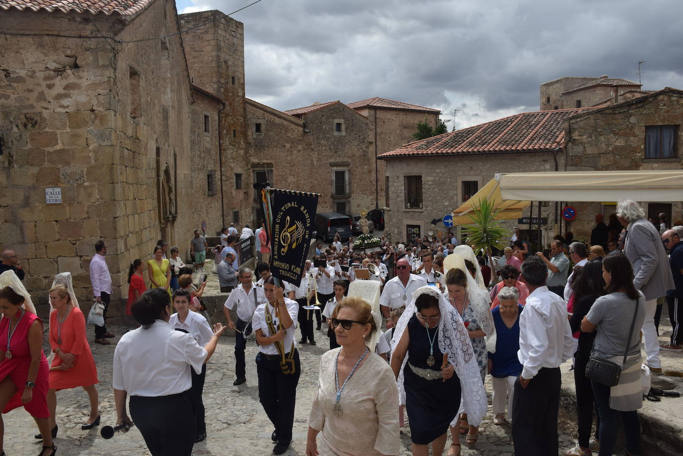 Subida, en procesión, de la Patrona al castillo